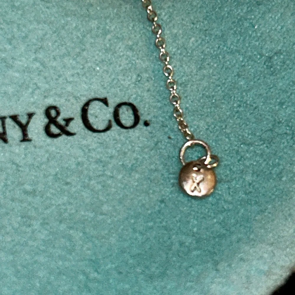 Sold! Tiffany & Co. Silver Arrow Necklace. Hallmarked:
"T & Co. - Picture 5 of 10